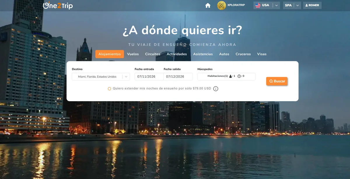 Panel real de One2trip con la sesión de XploraTrip iniciada — buscador de alojamientos, vuelos, circuitos y cruceros